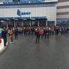 Около 9 утра началась настоящая давка, людей пришлось разнимать охранникам университета — newsvl.ru