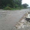 Разлившаяся река затопила дорогу — newsvl.ru