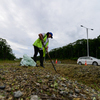 Десятки рабочих очищают от мусора все косогоры по пути в кампус   — newsvl.ru