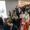 Несколько сотен посетителей скопились у магазина — newsvl.ru