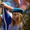 В торжественной церемонии возложения венков и цветов во вторник, 2 августа, приняли участие родные и друзья «голубых беретов» — newsvl.ru