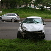 Когда рулевой седана входил в поворот, внезапно на мокрой дороге автомобиль начало заносить и выбросило на встречную полосу — newsvl.ru