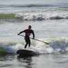 Спортсмены покоряют волну на падлбордах - доске с веслом для SUP-серфинга — newsvl.ru