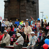 Тысячи горожан приняли участие в театрализованном шествии в центре Владивостока   — newsvl.ru