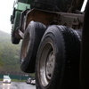 После того, как грузовик зацепился кузовом за трубопровод, он буквально «встал на дыбы»  — newsvl.ru