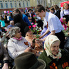 Цветы для почетных гостей: ветеранов, тружеников тыла, детей войны — newsvl.ru
