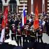 Торжественный парад начался с выноса Знамени Победы и флага России — newsvl.ru