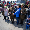 Количество желающих сфотографироваться с военными не уменьшалось — newsvl.ru