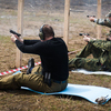 В третьем испытании стрельба велась с 50 метров из четырех положений: сидя, лежа, слева и справа от укрытия — newsvl.ru