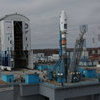 На стартовой площадке космодрома Восточный установили ракету-носитель «Союз 2.1а». Фото - Роскосмос    — newsvl.ru