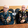 Ветераны готовятся к фотосессии. Фото пресс-службы администрации Владивостока — newsvl.ru
