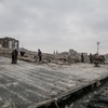 В кровельных работах задействовано около 40 человек. Фото пресс-службы администрации Приморского края — newsvl.ru
