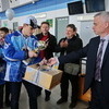 В аэропорту молодых хоккеистов встречали родители — newsvl.ru