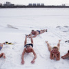 Купание в снегу после парилки — newsvl.ru