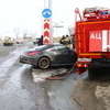 В результате ДТП у спорткара пробило топливный бак, и ГСМ разлилось на проезжую часть — newsvl.ru