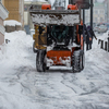 Малая коммунальная техника очищает тротуары в центре города — newsvl.ru