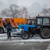 В ликвидации последствий снегопада задействовано 150 единиц техники, сообщает городская администрация  — newsvl.ru