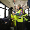 По технике безопасности фотографы перемещались от одной точки съемки к другой на автобусе, а чтобы быть заметными - надевали специальные жилеты — newsvl.ru