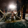 Обряд крещенских купаний по душе и женщинам, и мужчинам — newsvl.ru