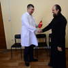 Главный врач больницы Максим Артамонов отметил, что священники «появились в нужном месте в нужное время» — newsvl.ru