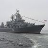Ракетный крейсер «Варяг» во время празднования Дня ВМФ России в 2015 году — newsvl.ru