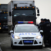 То и дело полицейские останавливали фуры, чтобы проверить документы водителей — newsvl.ru