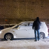 Для автомобилистов утро началось с очистки от снега своих автомобилей — newsvl.ru