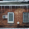 Из-за неустойчивых температур на крышах начали появляться сосульки — newsvl.ru