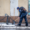 Уборка тротуаров на Алеутской от наледи  — newsvl.ru