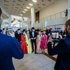 Участники праздника фотографировались друг с другом - сложно устоять перед девушками в национальных костюмах — newsvl.ru