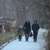 Горожане спешат по делам по первому снегу — newsvl.ru