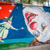 На подпорной стене нарисованы клоуны, дрессировщики, иллюзионисты — newsvl.ru