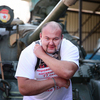 Закончив говорить, Иван дал отмашку водителю танка – тяжёлая машина завелась — newsvl.ru