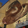 Как рассказал сам автор эскиза - городской художник Павел Шугуров - при создании настенного панно он хотел «потроллить» Владивосток — newsvl.ru