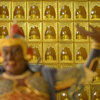 Все стены заставлены золотыми изваяниями Будды — newsvl.ru