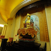 В храм Десяти тысяч Будд ежедневно приходят сотни людей — newsvl.ru