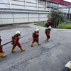 Спасатели разворачивают пожарный шланг  — newsvl.ru
