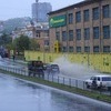 Участок дороги в районе "Зеленого острова" частично залит потоками воды — newsvl.ru