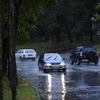 Водителям следует быть внимателней - из-за воды дорожное полотно стало скользким — newsvl.ru