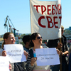 Около 13.00 на привокзальной площади собралось порядка семи десятков человек   — newsvl.ru