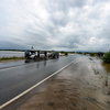 Автомобилисты проявляют взаимовыручку - и затопленную дорогу помогут переплыть, и автомобиль посмотрят — newsvl.ru