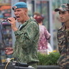 На улицах Владивостока вот уже месяц выступают артисты в камуфляжной форме — newsvl.ru