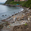 Пляж в районе улицы Космонавтов завален мусором — newsvl.ru