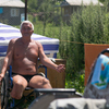 Отдыхающие разбили палатки, установили столы и стулья для отдыха — newsvl.ru