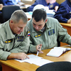 Перед полетом пилоты тщательно повторяют маршруты и маневры за партами  — newsvl.ru