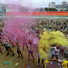 Разноцветные облака красок разлетались над стадионом — newsvl.ru
