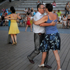 Десятки владивостокцев станцевали аргентинское танго на Спортивной набережной — newsvl.ru