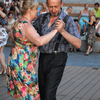По словам организаторов, обычно на подобные мероприятия приходят люди, которые уже умеют танцевать танго — newsvl.ru