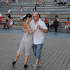 Многие прохожие останавливались, чтобы посмотреть на южноамериканские танцы — newsvl.ru