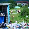 По словам горожан, мусорные баки переполнены отходами уже несколько дней — newsvl.ru